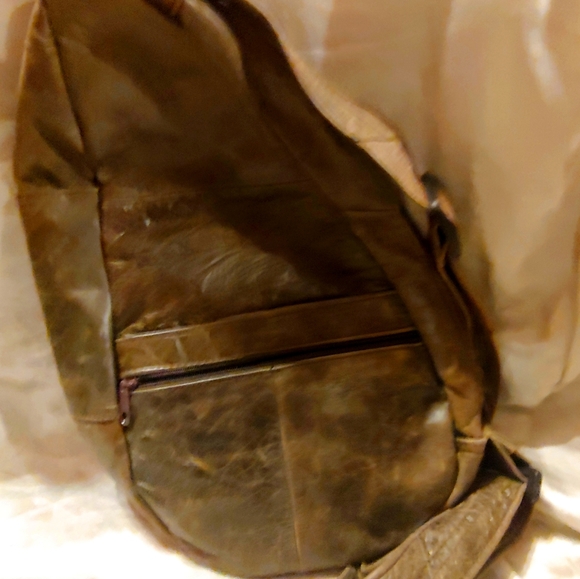 Handbags - Picture 6 of 12